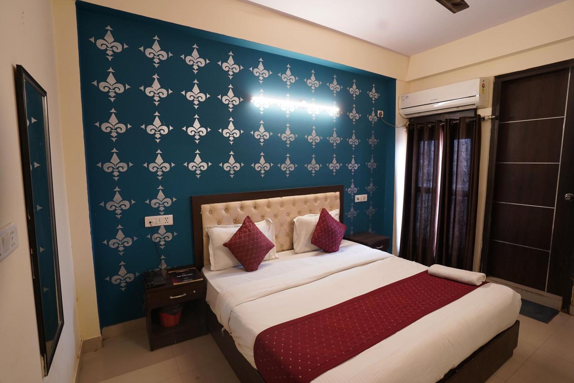 Hotel Tourist Palace New Delhi Exterior photo