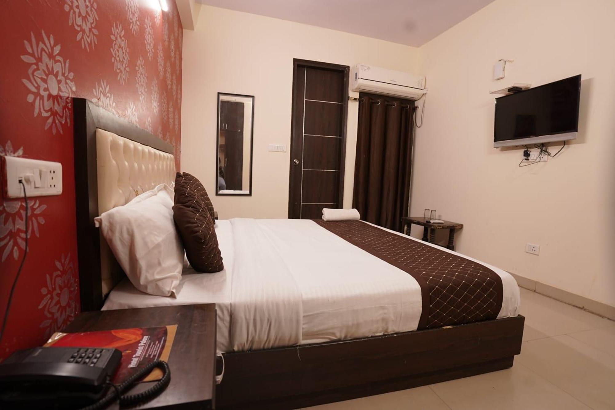 Hotel Tourist Palace New Delhi Exterior photo