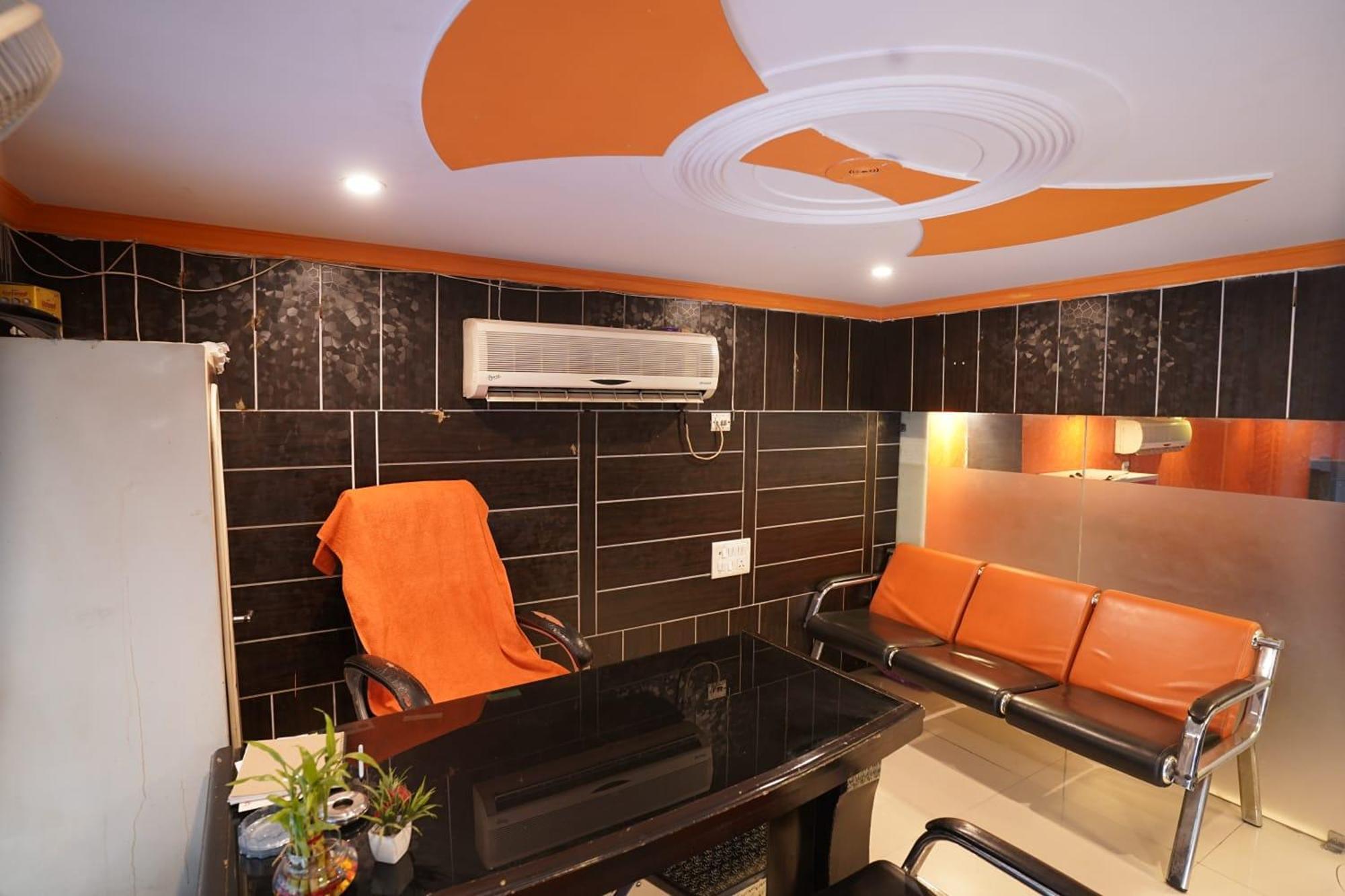Hotel Tourist Palace New Delhi Exterior photo